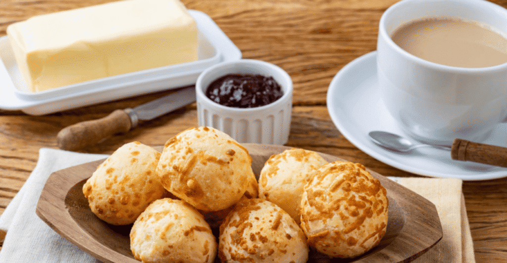 pão de queijo de liquidificador e Sugestões de Acompanhamento
